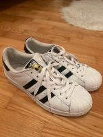 Adidas Superstars weiß/schwarz Gr.42 Nordrhein-Westfalen - Warendorf Vorschau