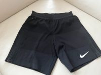 Kurze Hose von Nike Gr. 140 schwarz Shorts Thüringen - Rastenberg Vorschau