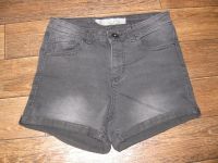 Amisu Jeansshorts Jeans Shorts schwarz Gr. 34 neuwertig Niedersachsen - Schüttorf Vorschau