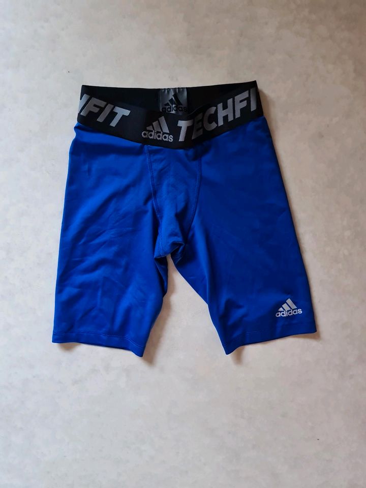 Adidas Sporthose kurz, 152 in Neuötting