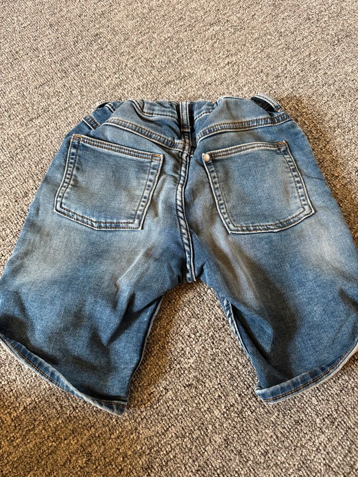 Shorts Hose Jeans H&M gr.116 in Beverungen