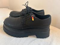 Bershka schwarze Plateau Schuhe Schnürschuhe Größe 38 Nürnberg (Mittelfr) - Südstadt Vorschau