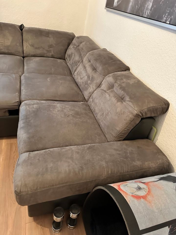 Verkaufe ein Sofa in Duisburg