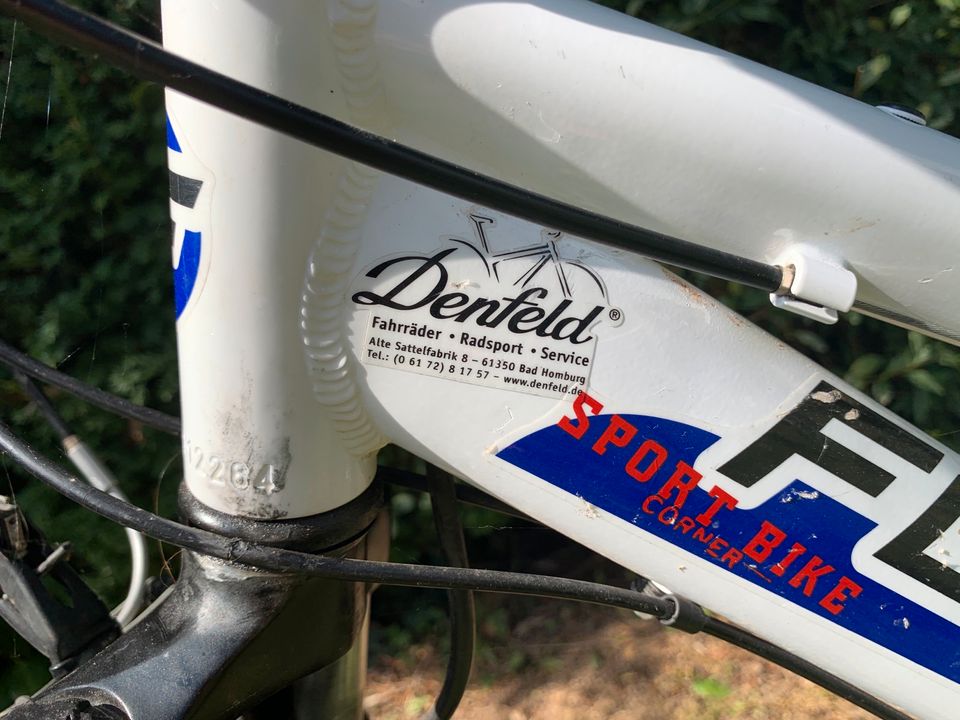 Fahrrad Jugend 24 Zoll , weiß/blau Shimano, 21 Gänge in Kronberg im Taunus