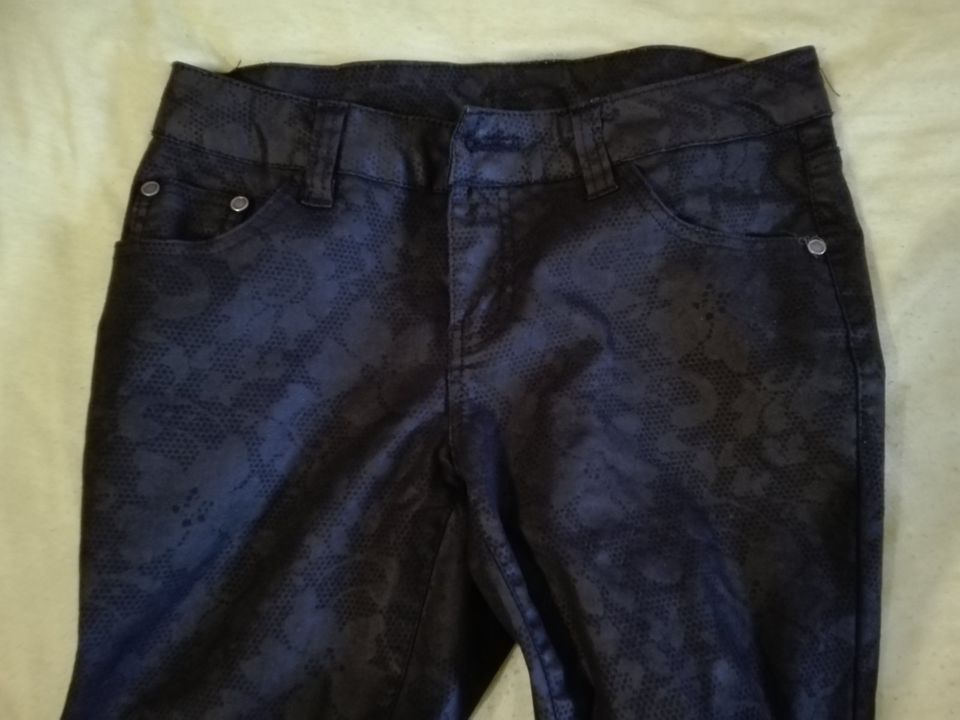 Lange schwarze Hose, Damenhose, Größe 36 in Flöha 