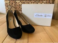 Pumps von Clarks 41 schwarz Wildleder neu „Kendra Sienna“ Kreis Ostholstein - Süsel Vorschau