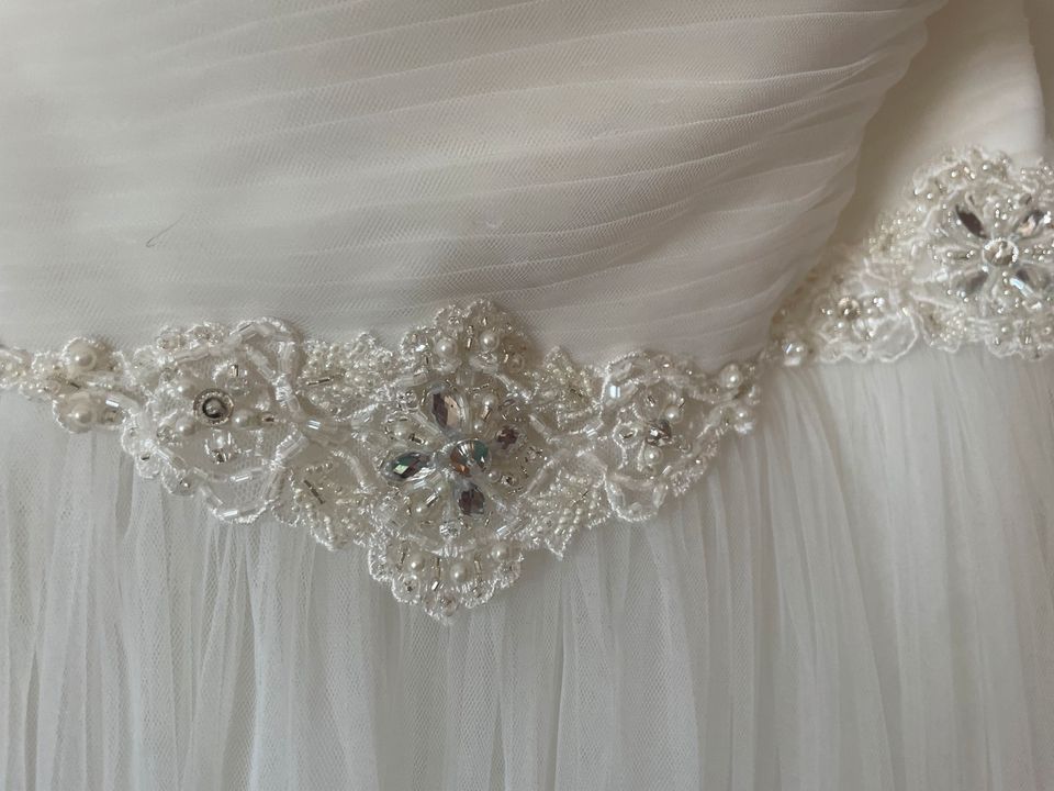 Brautkleid in A-Linie mit Softtüll in Ivory in Güstrow