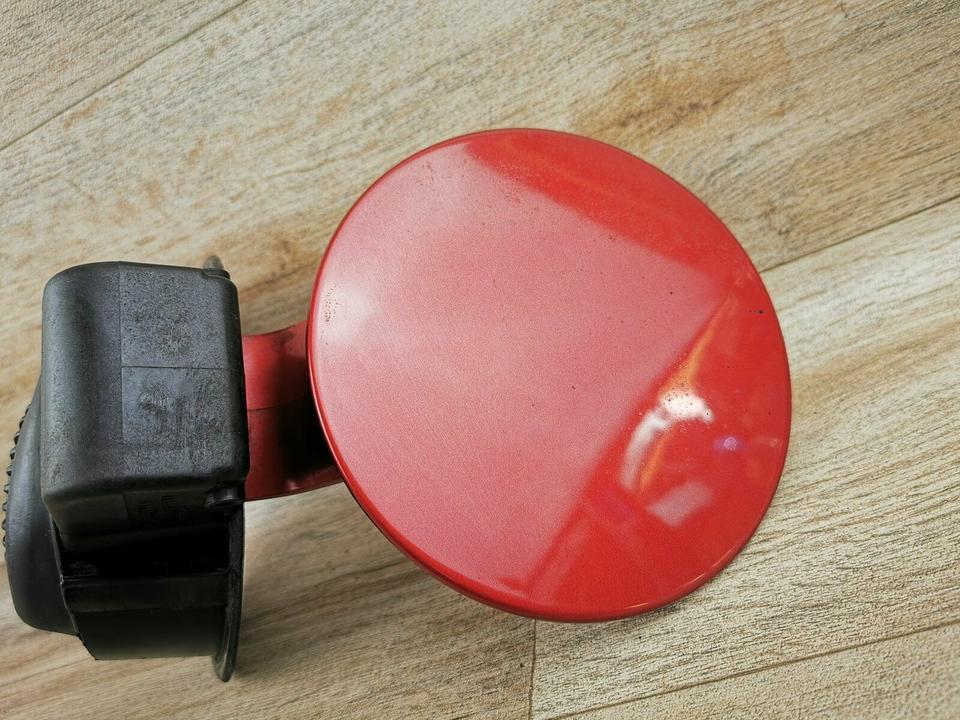 VW Golf 4 Tankklappe Tankdeckel LC3K Canyon Red Perl 1J6809857 in Bad Doberan