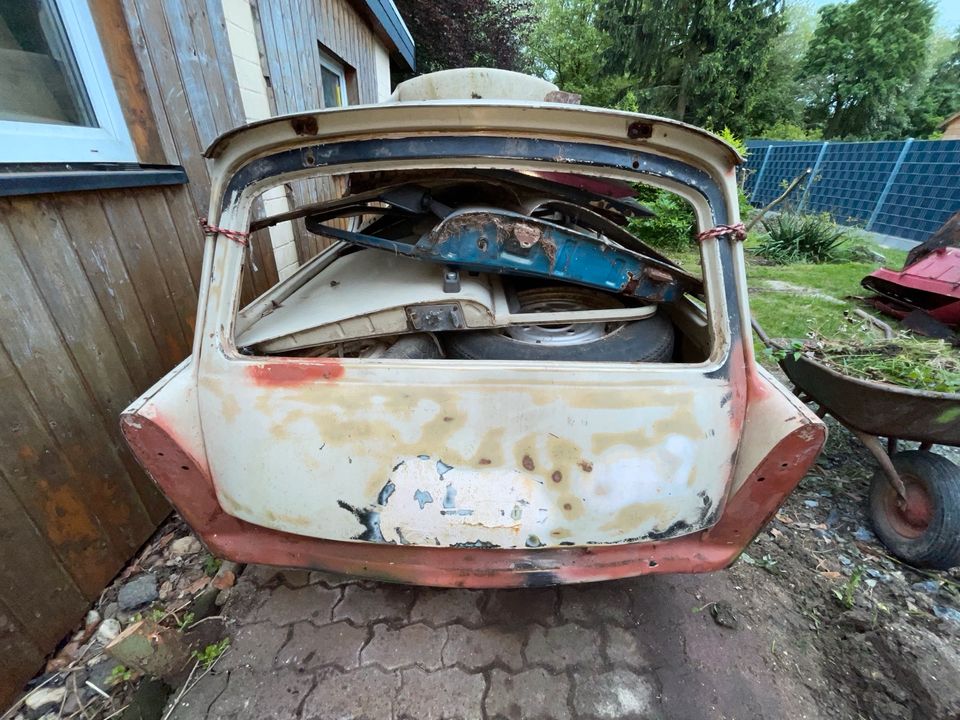 Trabant P 601 K Kombi Karosserie mit Ersatzteilen Baujahr 1988 in Bergkamen