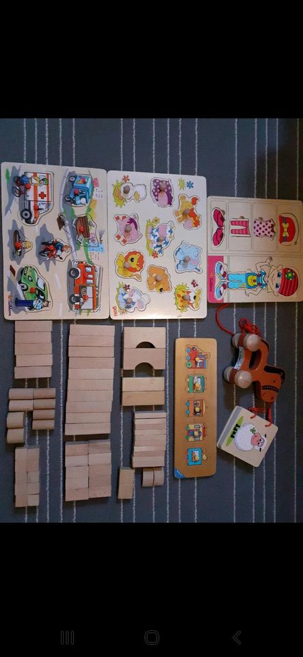 Holzspielzeug Bausteine Puzzle in Neu Heinde