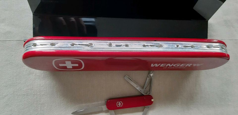 Wenger/Victorinox Taschenmesser Werbeaufsteller in Freudenberg