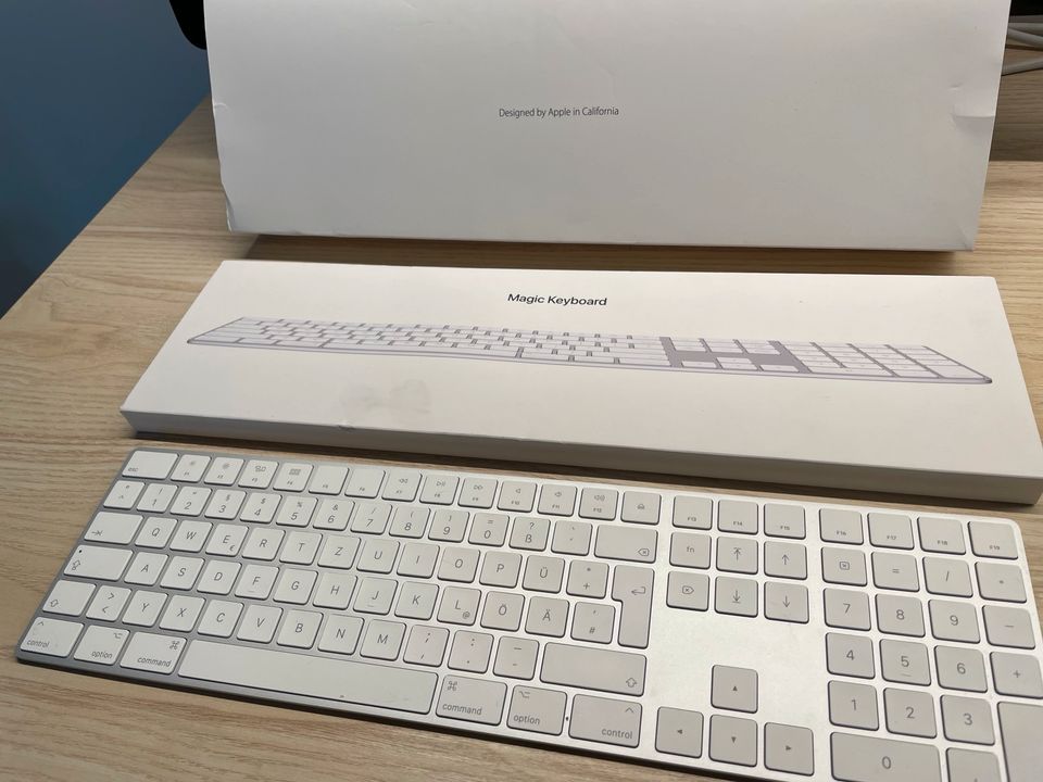 Apple Magic Keyboard mit Ziffernblock QWERTZ in Berlin