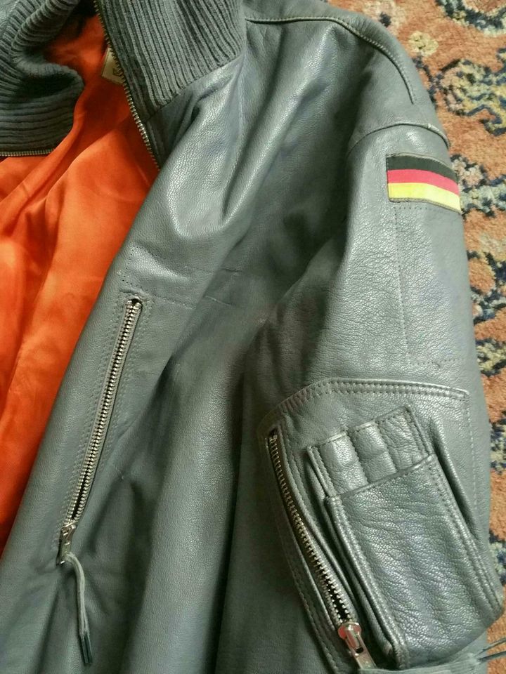 Fliegerjacke Leder Bundeswehr orange metallic Gr.10 in Berlin -  Charlottenburg | eBay Kleinanzeigen ist jetzt Kleinanzeigen