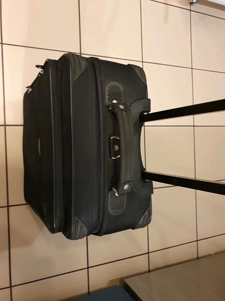Kleiner schwarzer Koffer von Samsonite in Köln