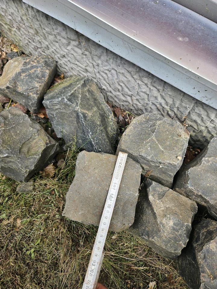 Naturstein Kopfsteinpflaster Grau Steine Basalt in Niederahr