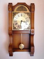 Uhr, Pendeluhr, Holz, (Kirschholz?), Wanduhr Niedersachsen - Aurich Vorschau