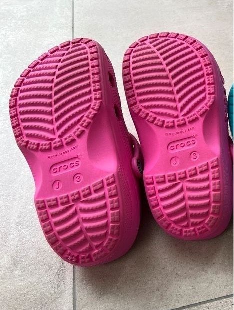 Crocs Iconic Clocs Badeschuhe Größe J3 34 / 35 in Großbeeren