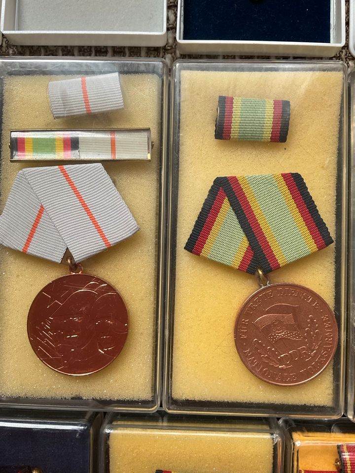 DDR - NVA Medaille  / Orden / Abzeichen (Aktivist-Treue Dienste) in Berlin