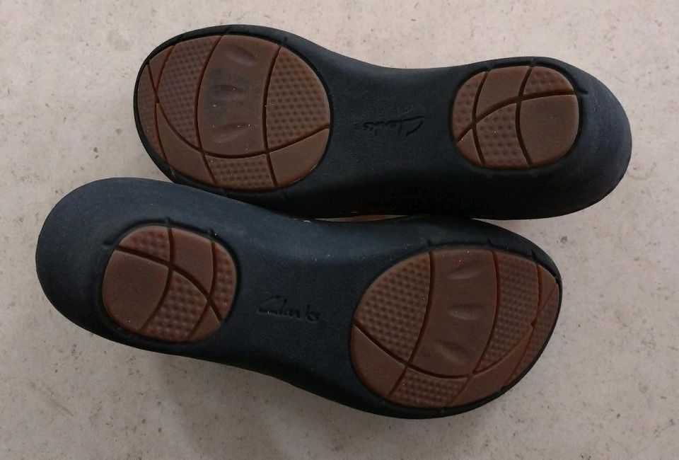 Damensandalen von Clarks braun 39 wide fit in Berlin