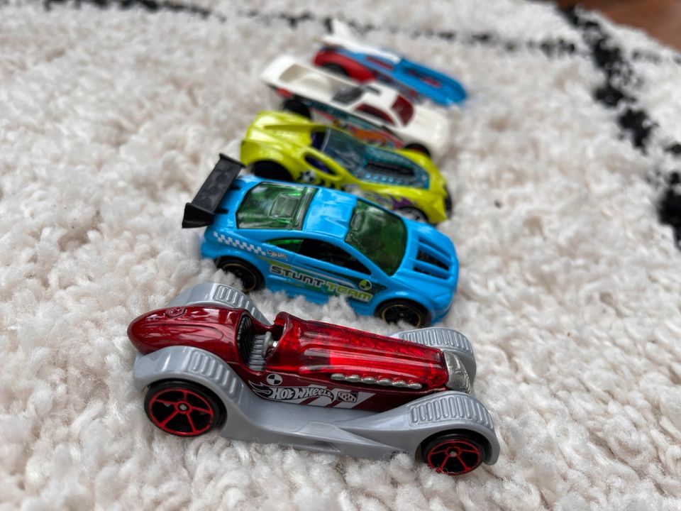 5 Hotwheels Autos im Set in Jena