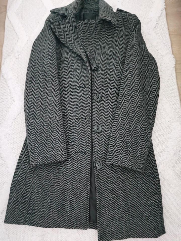 Damen Mantel 34 xs  Fischgrät schwarz grau Jacke Gehrock in Hof (Saale)