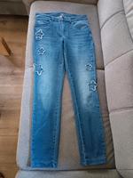 Jeans mit aufgenähten Stern Applikationen Niedersachsen - Ganderkesee Vorschau