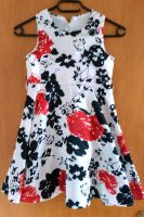 Mädchen Kleid mit Blumen Motiven Größe 122/128 / Neu ohne Etikett Nordrhein-Westfalen - Neuss Vorschau