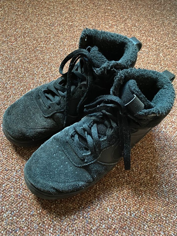 Nike, Winterschuhe, Winterstiefel, schwarz, Größe 40 in Eschweiler