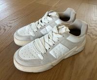 TOP!!! Wunderschöne gepflegte H&M Sneaker Schuhe weiß greige 40 Nordrhein-Westfalen - Minden Vorschau