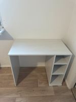Weißer Schreibtisch, Holz in gutem Zustand, 3 Fächer & Kabelfach Berlin - Spandau Vorschau