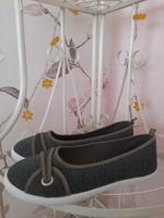 NEU Grauer Stoffslipper Größe 40 Niedersachsen - Burgdorf Vorschau