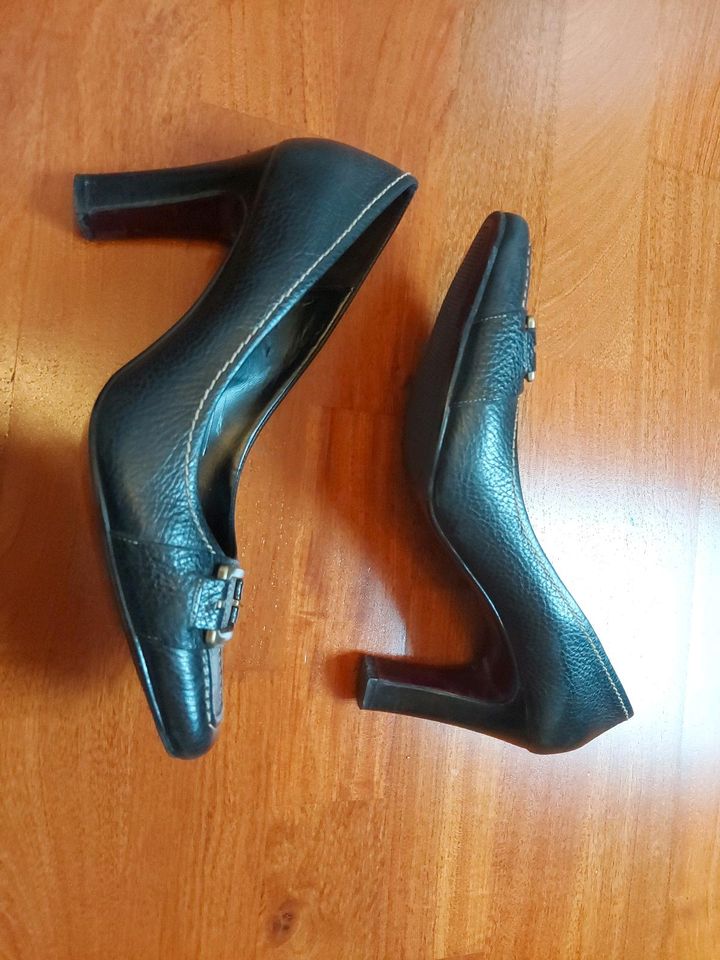 Pumps mit Schnalle Gr. 41 (9,5) schwarz von naturalizer in Neuffen