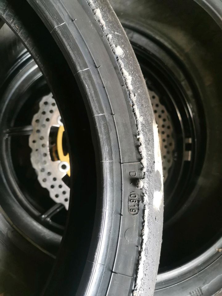 Bridgestone 120/60r17 und 200/65r17 slik v02 kr106 rennreifen in Haundorf