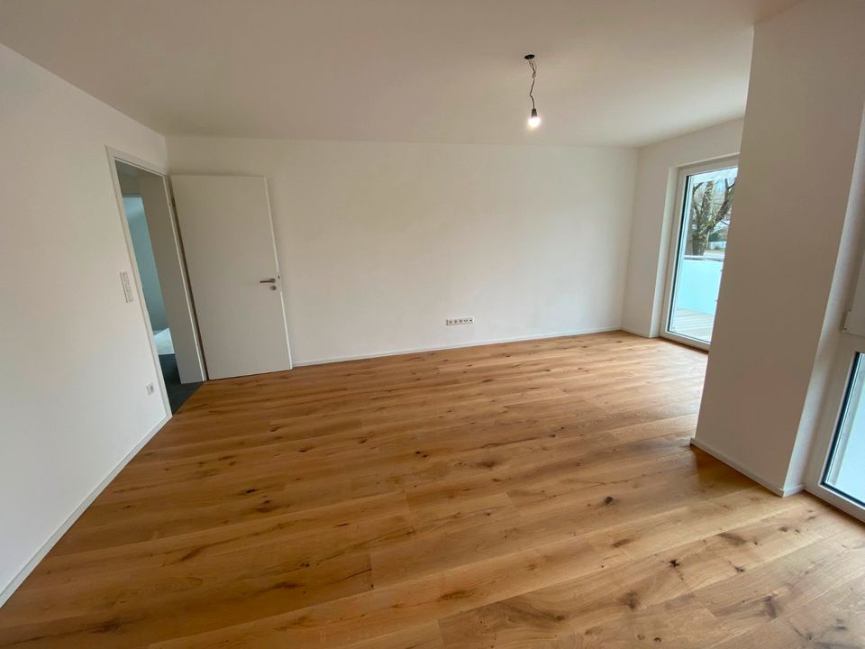 Neubau 3-Zimmer-ETW mit Sonnenbalkon in 3 Fam.-Haus im Grünen und doch zentral mit Luft-Wasser-Wärmepumpe und Photovoltaikanlage zur Stromerzeugung in München