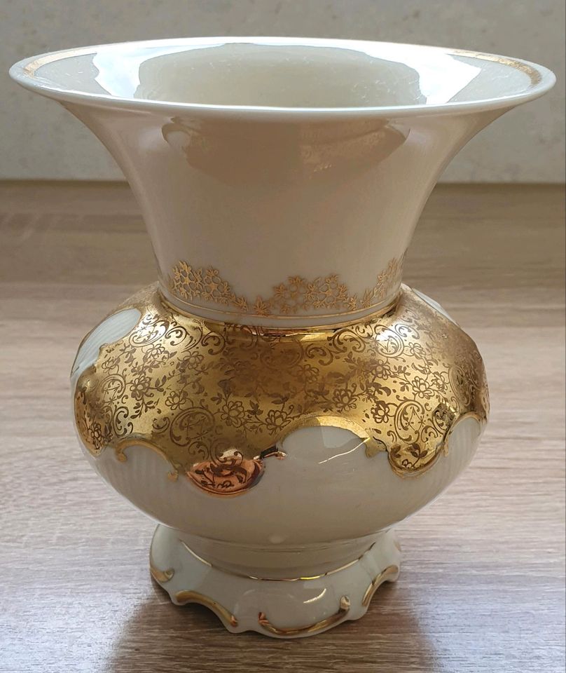 PM Moschendorf Bavaria Porzellan Elfenbein mit Golddekor Vase in Bochum