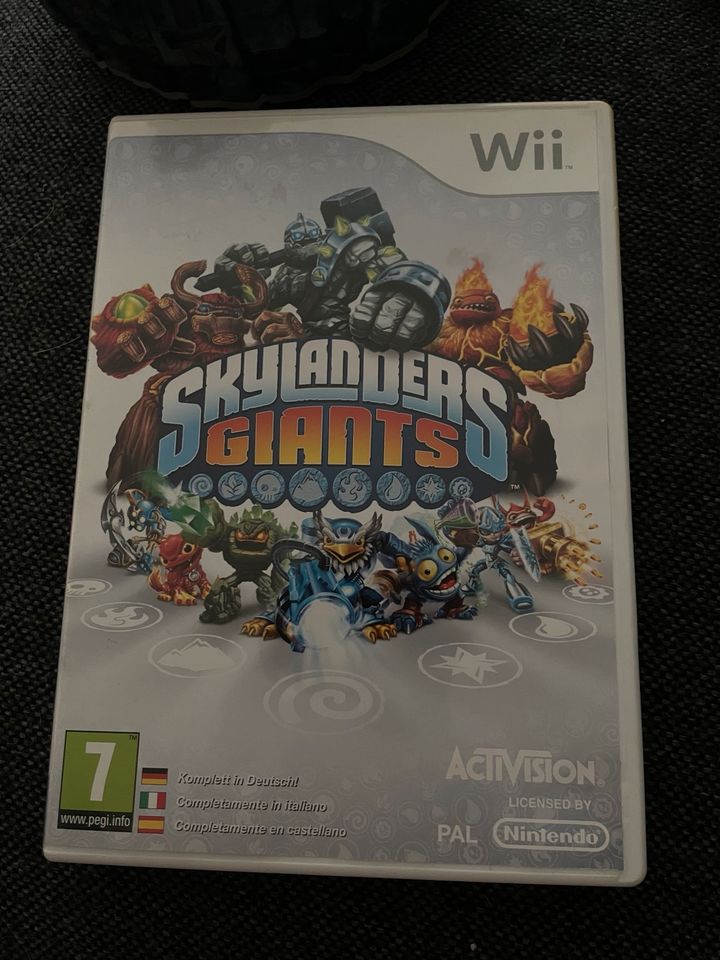 Skylanders wii spiel mit 2 figuren in Berlin