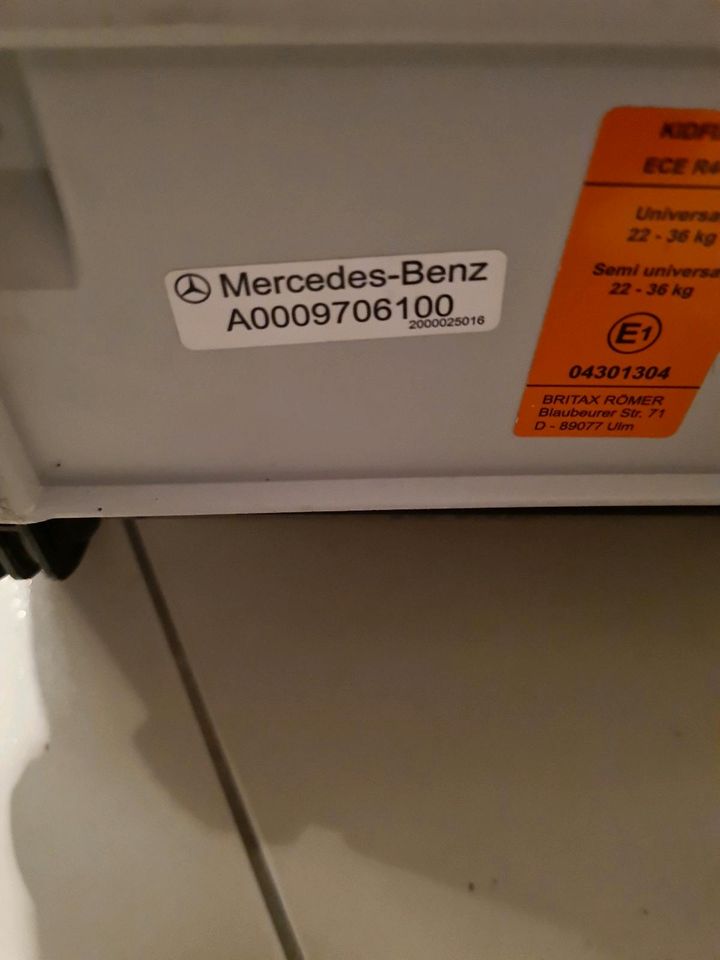 Mercedes-Benz Kindersitz bis 36 Kg A0009706100 in Mühlacker