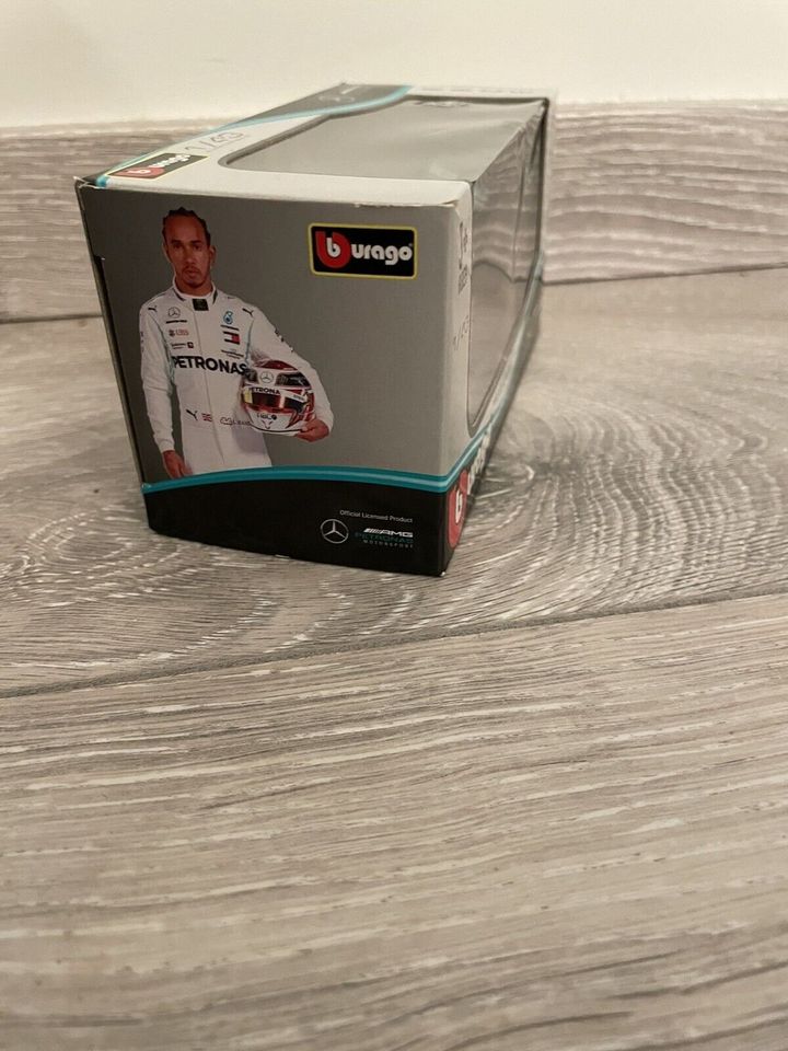 BURAGO F1 Modellauto 1:43 MERCEDES AMG PETRONAS F1 W10 Lewis Hami in Adelberg