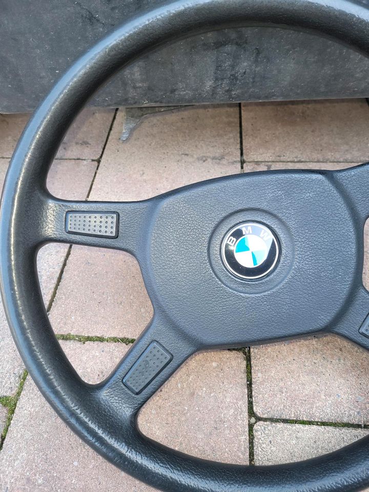 BMW E30 Orginallenkrad guter Zustand. in Buch