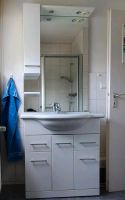 Badschrank mit Spiegel, Licht,  Waschbecken und Armatur Niedersachsen - Braunschweig Vorschau