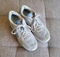 Nike Revolution 3 Sneaker Turnschuhe Hallenschuhe Gr. 42 Niedersachsen - Marschacht Vorschau