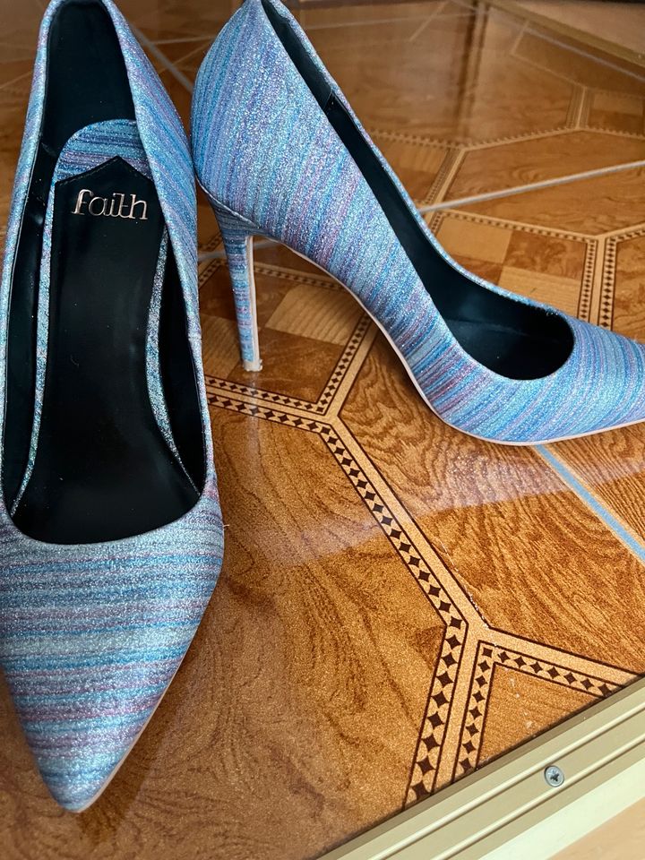 Pumps von  Faith in Mengkofen