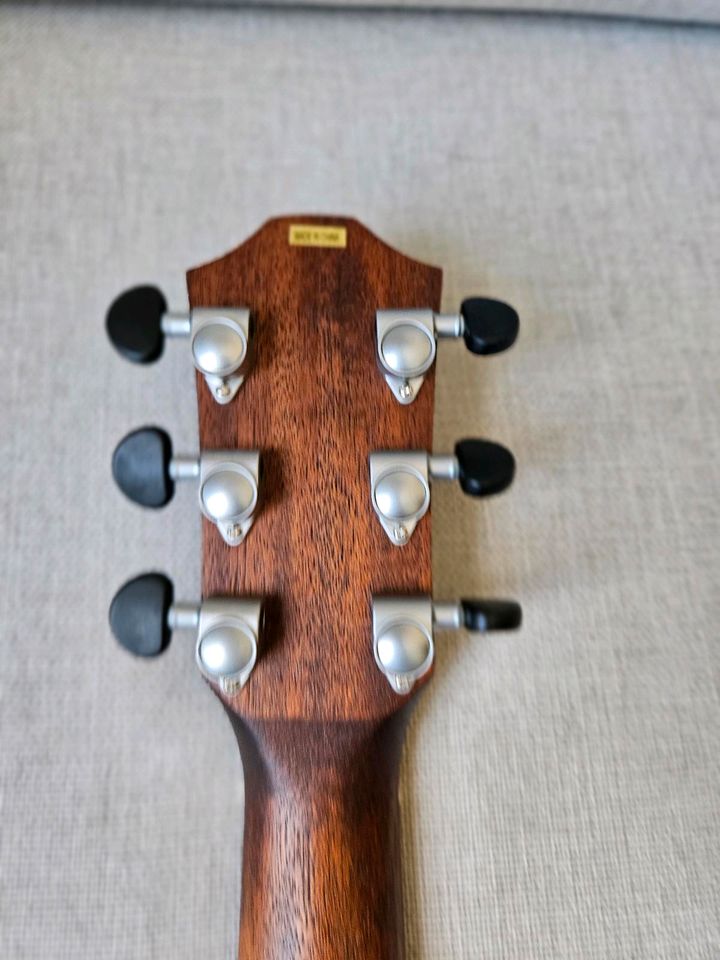 Baton Rouge AR21C/A Gitarre wie neu in Hannover