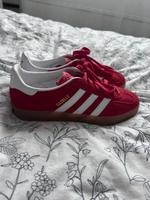 Rote Adidas Gazelle Baden-Württemberg - Wäschenbeuren Vorschau