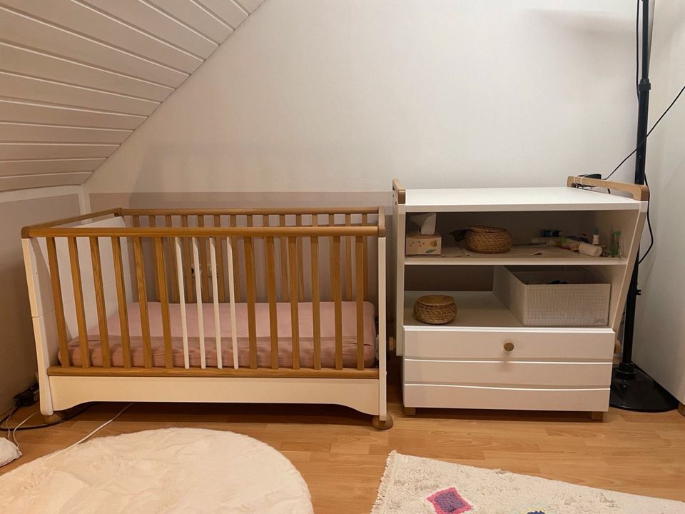 Hülsta Babyzimmer/Kinderzimmer/Kleinkindbett und Wickelkommode / in Ditzingen