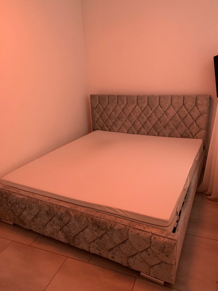 Schönes Bett mit Rost und Emma Matratze zu verkaufen in Dossenheim