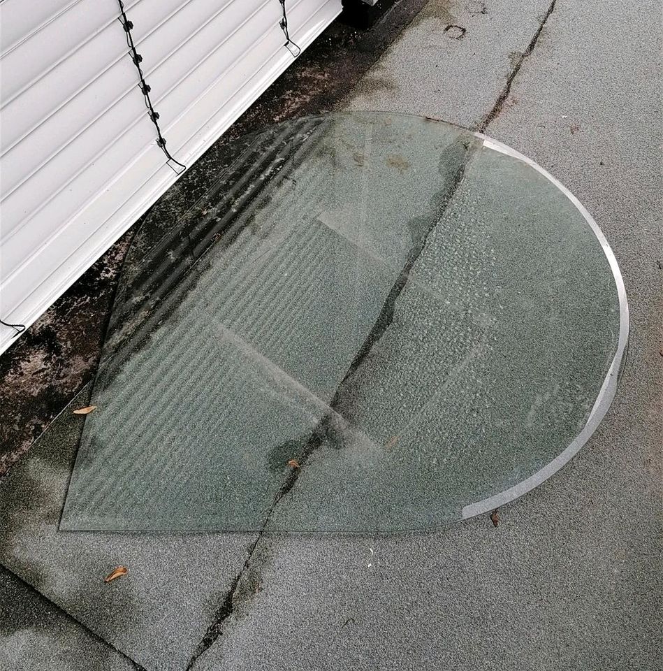 Glasplatte für Ofen in Tropfenform in Mespelbrunn