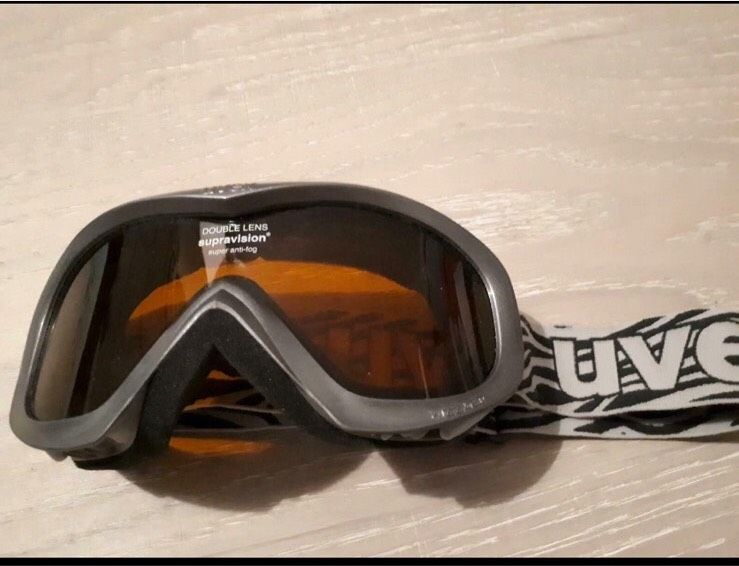 Uvex Kinder Schi Helm Ski Helm Skihelm Brille in Kolbermoor