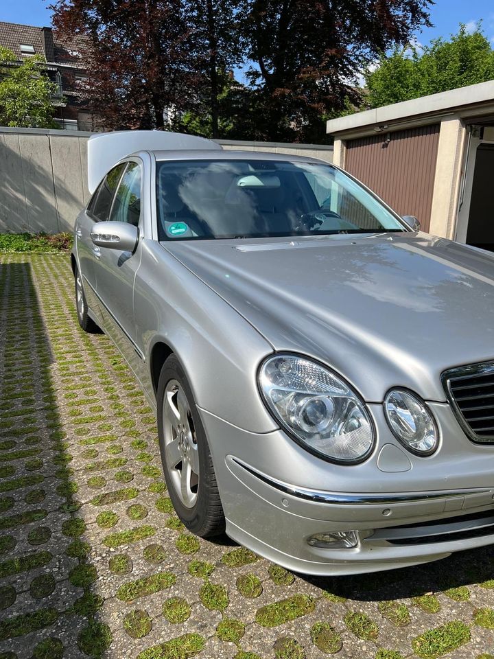 Mercedes Benz E240    Benzin   1 Hand  Automatik in Bottrop