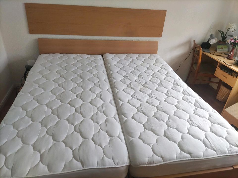 Doppelbett mit Matratzen und Lattenroste. in Lübstorf